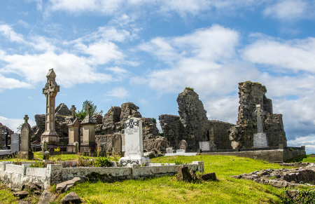 IRL4597 Abbey Graveyard in Donegal